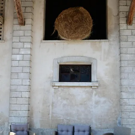 Di Modolo - Cortile Della Latteria