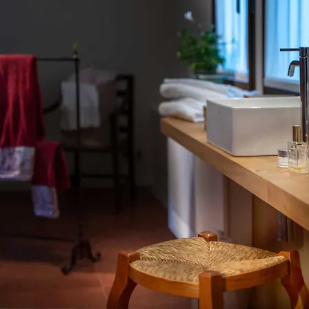 Di Modolo - Cortile Della Latteria *